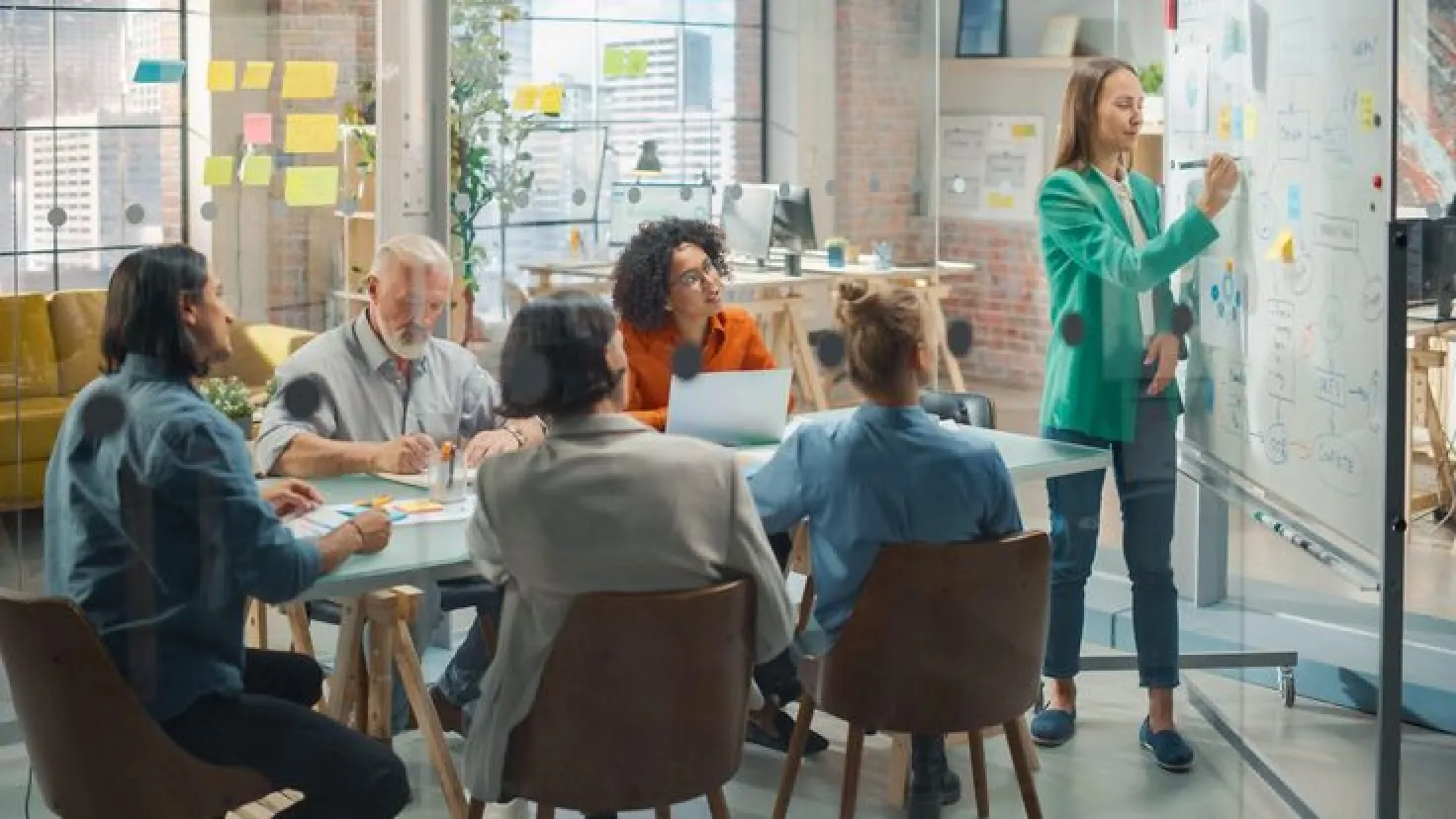Zespół pracujący nad planem procesu inwestycyjnego